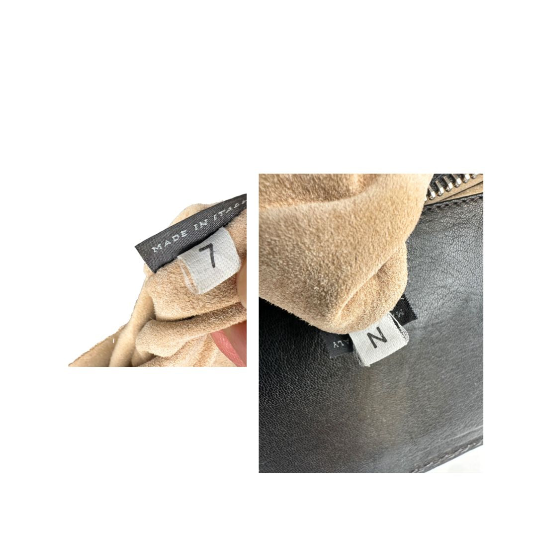 Codici di una Borsa Prada in tessuto nylon goffrato trama camouflage nelle tonlità del verde, finiture in pelle nere e inserti metallici argentati; dotata di doppi manici stondati. Completa di dustbag. Originale, usata, di lusso, in ottime condizioni.