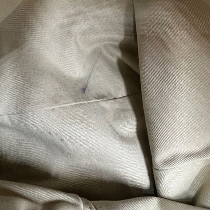 interno della  Borsa Givenchy in pelle lucida bordeaux effetto invecchiato con parti metalliche argentate; munita di doppi manici e un manico singolo in tessuto e pelle, di lusso, originale, ottime condizioni, usata. 