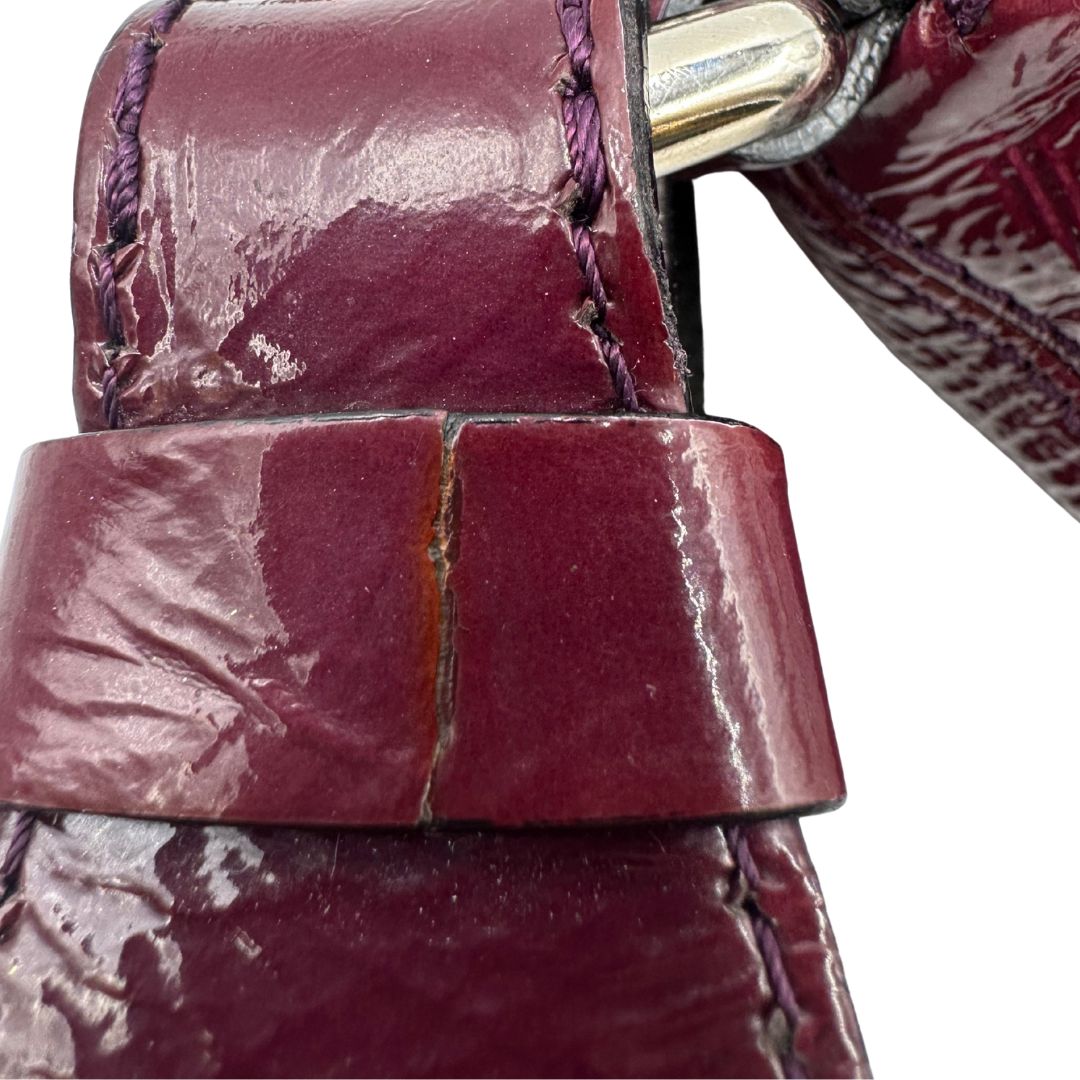  Borsa Givenchy in pelle lucida bordeaux effetto invecchiato con parti metalliche argentate; munita di doppi manici e un manico singolo in tessuto e pelle, di lusso, originale, ottime condizioni, usata. 