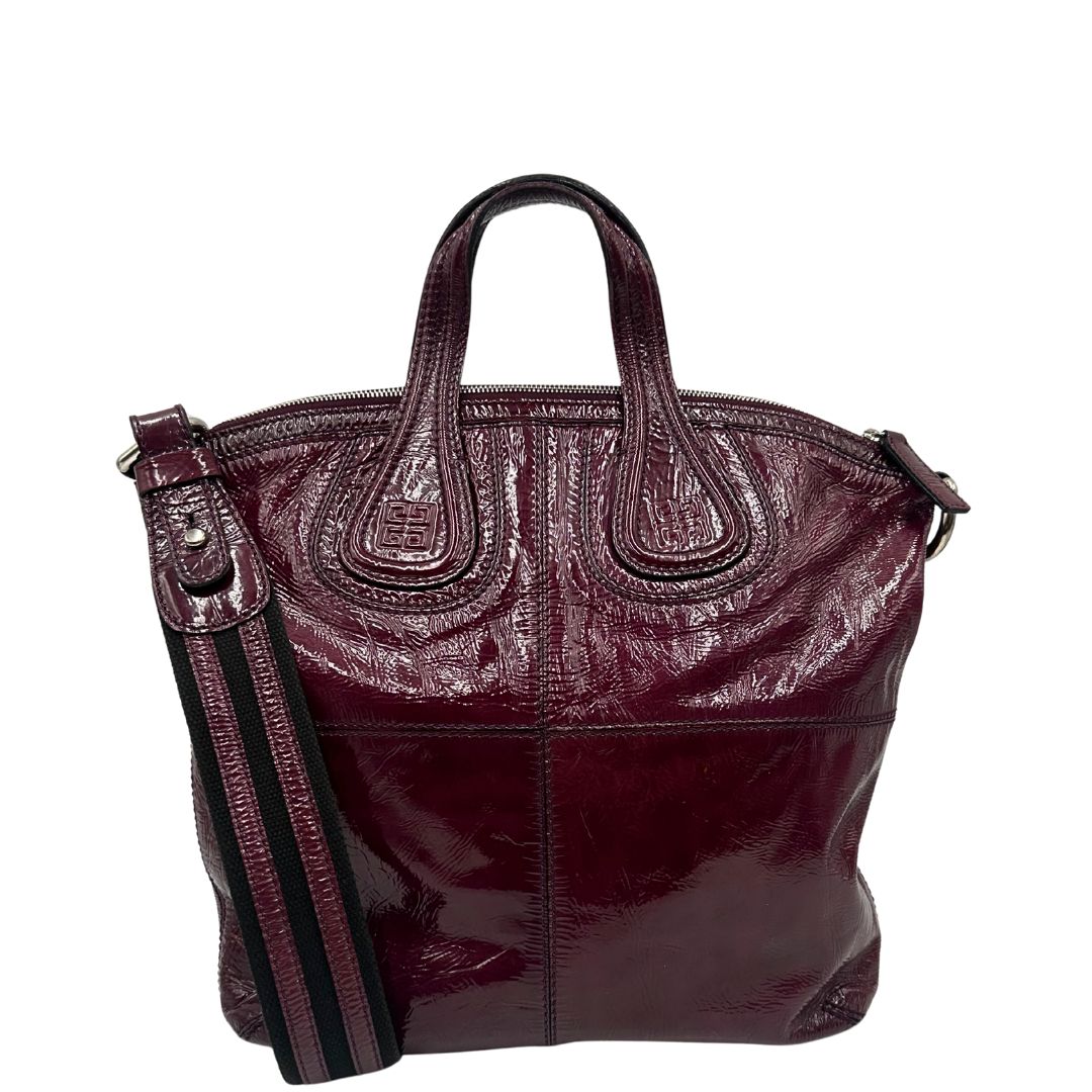 front  Borsa Givenchy in pelle lucida bordeaux effetto invecchiato con parti metalliche argentate; munita di doppi manici e un manico singolo in tessuto e pelle, di lusso, originale, ottime condizioni, usata. 