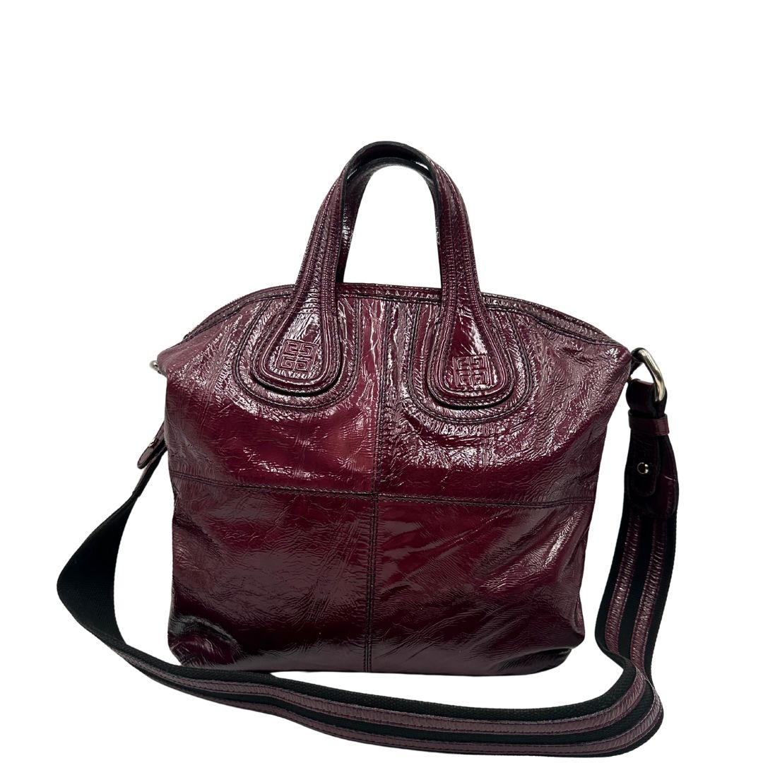 retro  Borsa Givenchy in pelle lucida bordeaux effetto invecchiato con parti metalliche argentate; munita di doppi manici e un manico singolo in tessuto e pelle, di lusso, originale, ottime condizioni, usata. 