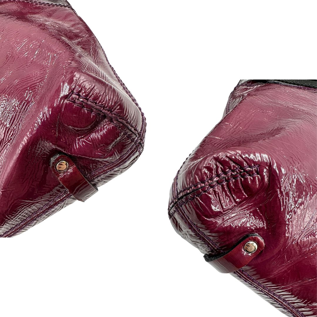 angoli  Borsa Givenchy in pelle lucida bordeaux effetto invecchiato con parti metalliche argentate; munita di doppi manici e un manico singolo in tessuto e pelle, di lusso, originale, ottime condizioni, usata. 