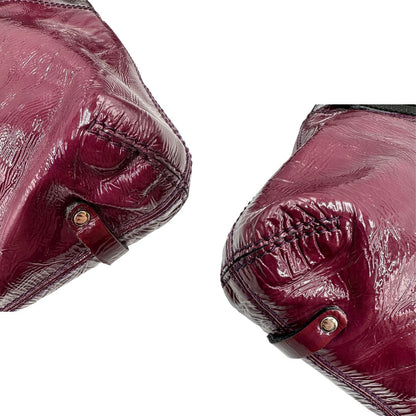 angoli  Borsa Givenchy in pelle lucida bordeaux effetto invecchiato con parti metalliche argentate; munita di doppi manici e un manico singolo in tessuto e pelle, di lusso, originale, ottime condizioni, usata. 