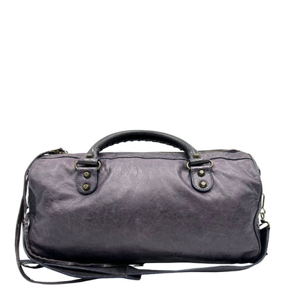 Retro di una Borsa Balenciaga in pelle viola scuro effetto invecchiato con parti metalliche ottone anticato, munita di doppi manici con dettaglio intreccio, e una tracolla amovibile e regolabile con spallaccio. Completa di dustbag. Originale, usata, di lusso, in ottime condizioni.