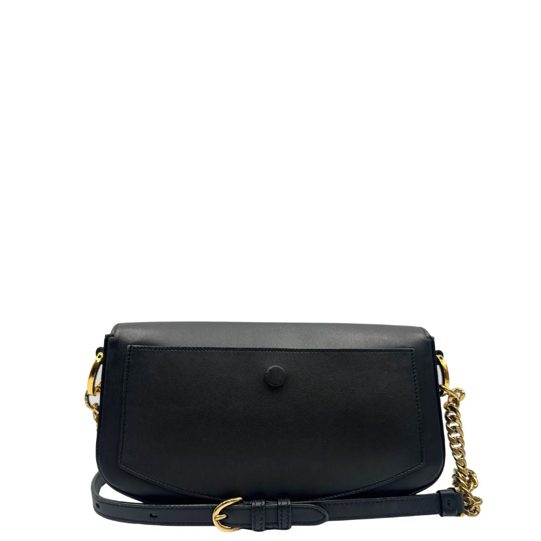 Retro di una Borsa Tod's in pelle nera con parti metalliche dorate; munita di una tracolla in catena e in pelle non amovibile e regolabile. Completa di dustbag. Originale, usata, di lusso, in ottime condizioni.