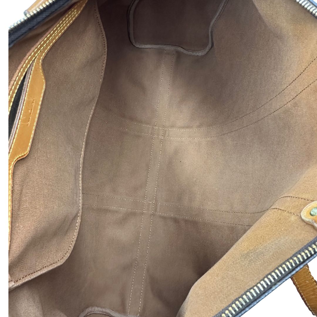 interno Borsa Louis Vuitton in canvas marrone monogram con finiture in vacchetta naturale e parti metalliche dorate; munita di doppi manici, indossabile a spalla. Completa di dustbag, di lusso, originale, ottime condizioni, usata.