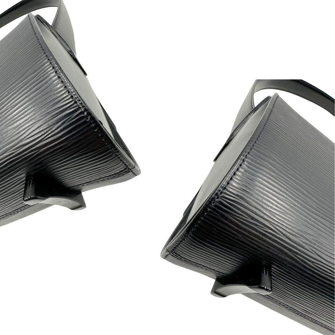 angoli  Borsa Louis Vuitton in pelle epi nera munita di un manico singolo, indossabile a spalla. Completa di dustbag, di lusso, originale, ottime condizioni, usata.