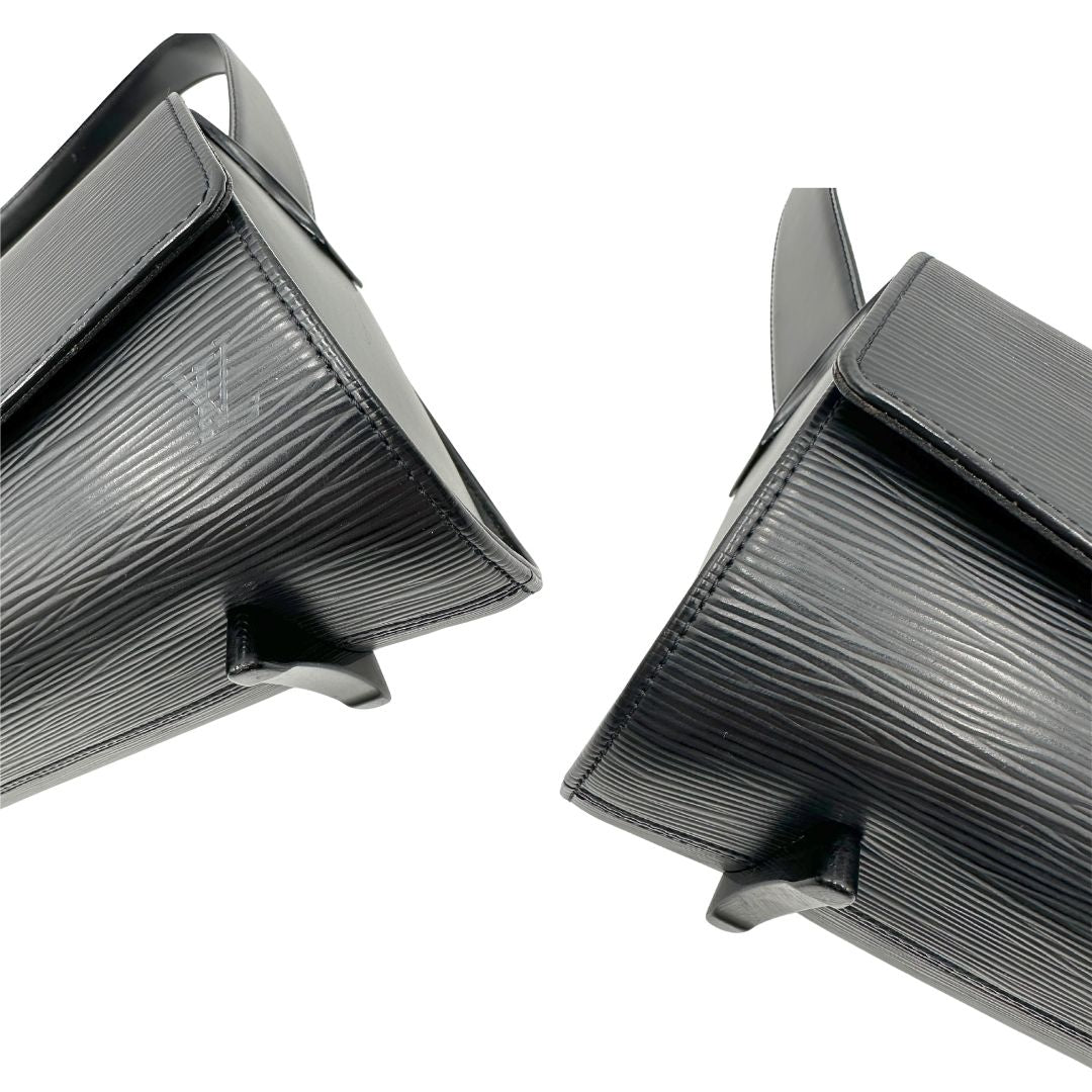 angoli  Borsa Louis Vuitton in pelle epi nera munita di un manico singolo, indossabile a spalla. Completa di dustbag, di lusso, originale, ottime condizioni, usata. 