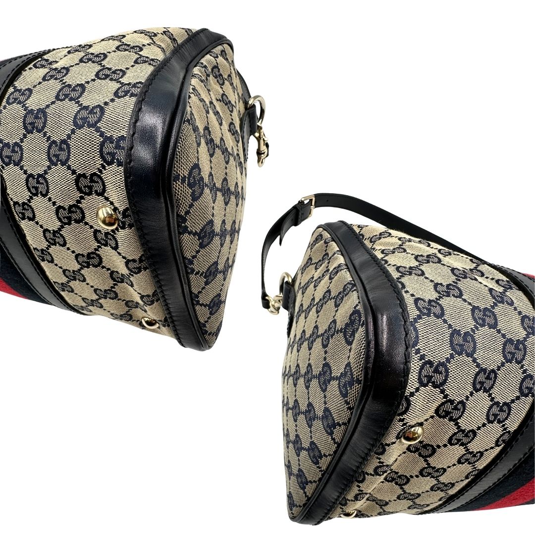 angoli  Borsa Gucci in tessuto blu GG con finiture in pelle tono su tono, parti metalliche dorate e striscia Web blu e rossa; munita di doppi manici stondati e una tracolla amovibile e regolabile. Completa di dustbag, di lusso, originale, ottime condizioni, usata. 