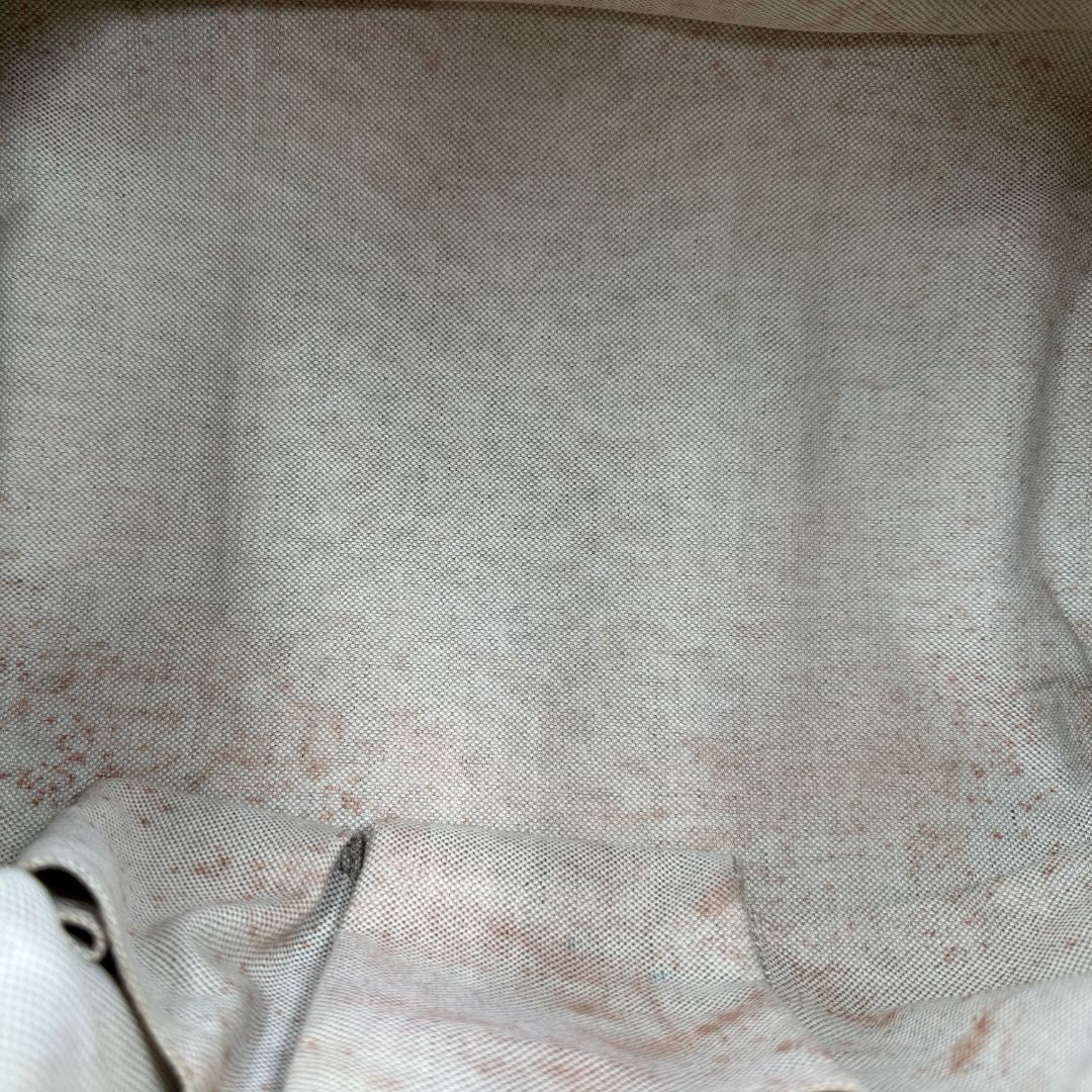 interno  Borsa Gucci in tessuto blu GG con finiture in pelle tono su tono, parti metalliche dorate e striscia Web blu e rossa; munita di doppi manici stondati e una tracolla amovibile e regolabile. Completa di dustbag, di lusso, originale, ottime condizioni, usata. 