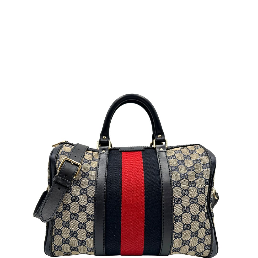 front  Borsa Gucci in tessuto blu GG con finiture in pelle tono su tono, parti metalliche dorate e striscia Web blu e rossa; munita di doppi manici stondati e una tracolla amovibile e regolabile. Completa di dustbag, di lusso, originale, ottime condizioni, usata. 