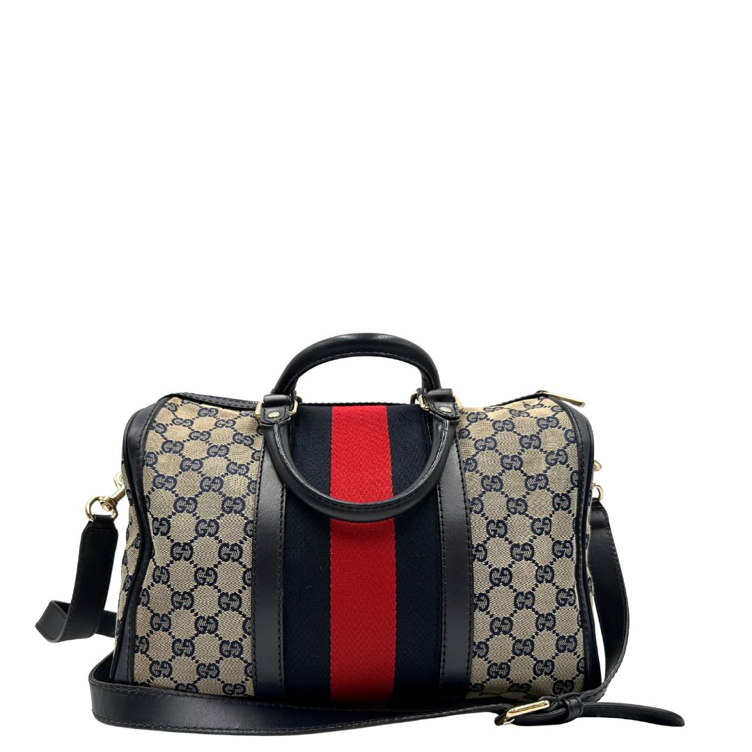 retro  Borsa Gucci in tessuto blu GG con finiture in pelle tono su tono, parti metalliche dorate e striscia Web blu e rossa; munita di doppi manici stondati e una tracolla amovibile e regolabile. Completa di dustbag, di lusso, originale, ottime condizioni, usata. 