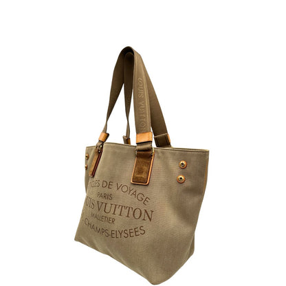 Lato sinistro di una Borsa Louis Vuitton Limited Edition in tela beige con dettagli in pelle scamosciata marrone e in vacchetta naturale, parti metalliche dorate; munita di doppi manici in tessuto, indossabile a spalla. Completa di dustbag. Originale, usata, di lusso, in ottime condizioni