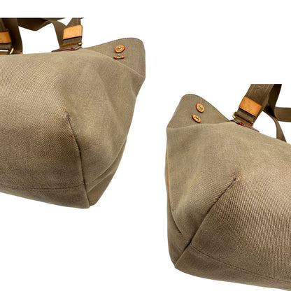 Angoli di una Borsa Louis Vuitton Limited Edition in tela beige con dettagli in pelle scamosciata marrone e in vacchetta naturale, parti metalliche dorate; munita di doppi manici in tessuto, indossabile a spalla. Completa di dustbag. Originale, usata, di lusso, in ottime condizioni