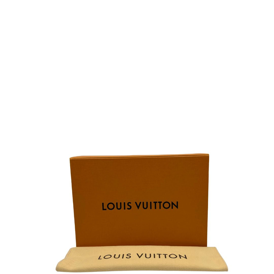 full set Borsa Louis Vuitton in canvas marrone monogram con finiture in vacchetta naturale e parti metalliche dorate; munita di doppi manici stondati e una tracolla amovibile e regolabile. Full set, di lusso, originale, ottime condizioni, usata. 