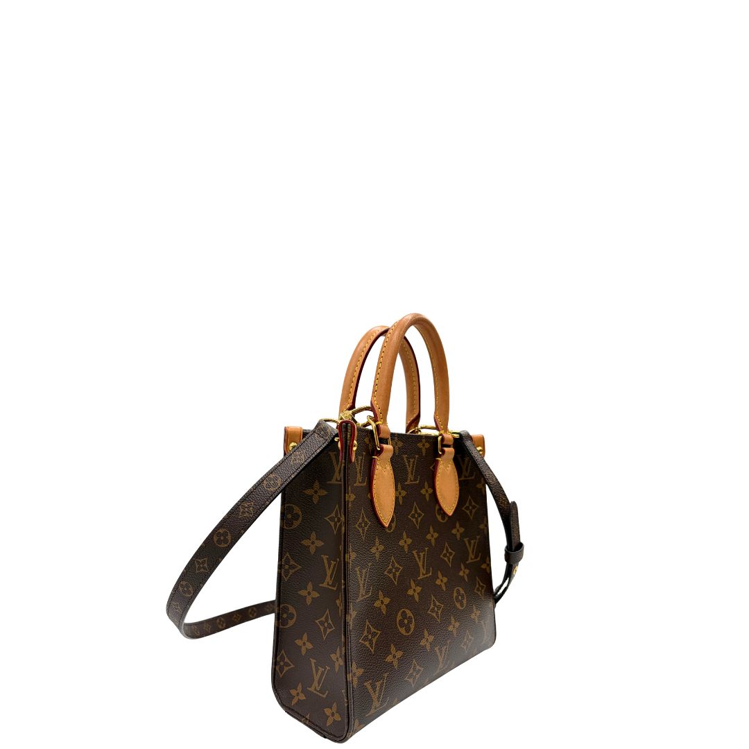 lato Borsa Louis Vuitton in canvas marrone monogram con finiture in vacchetta naturale e parti metalliche dorate; munita di doppi manici stondati e una tracolla amovibile e regolabile. Full set, di lusso, originale, ottime condizioni, usata. 