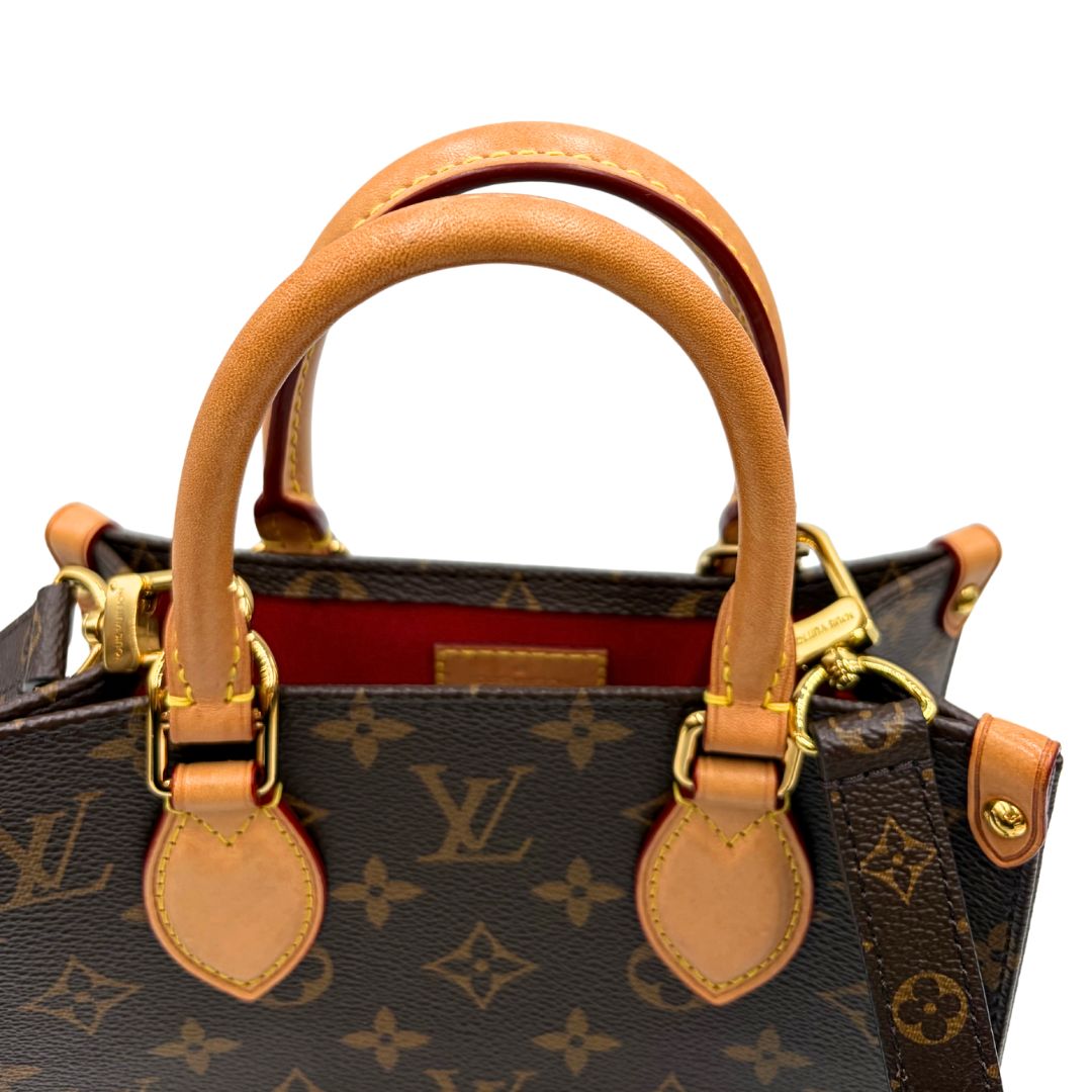 manici Borsa Louis Vuitton in canvas marrone monogram con finiture in vacchetta naturale e parti metalliche dorate; munita di doppi manici stondati e una tracolla amovibile e regolabile. Full set, di lusso, originale, ottime condizioni, usata. 