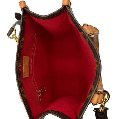 interno Borsa Louis Vuitton in canvas marrone monogram con finiture in vacchetta naturale e parti metalliche dorate; munita di doppi manici stondati e una tracolla amovibile e regolabile. Full set, di lusso, originale, ottime condizioni, usata. 