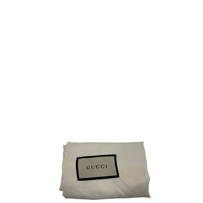 dustbag Borsa Gucci Marmont in pelle matelassè rossa e parti metalliche dorate; munita di una tracolla in catena con spallaccio in pelle. Completa di dustbag, di lusso, originale, ottime condizioni, usata. 