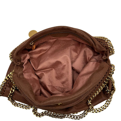interno Borsa Stella McCartney Falabella in tessuto vegano color cameo rifinita con catene in metallo dorato. Completa di dustbag, di lusso, originale, ottime condizioni, usata. 