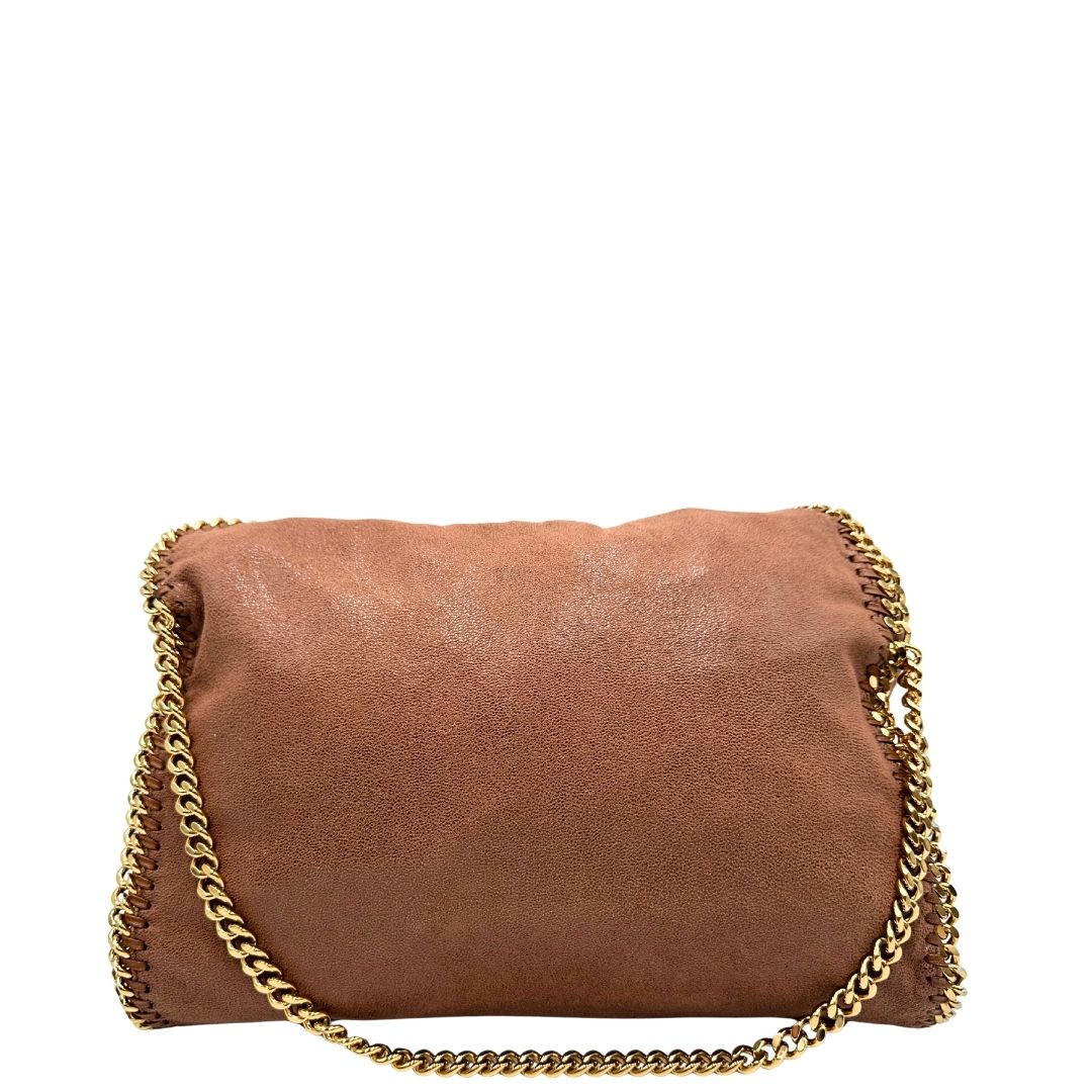 retro Borsa Stella McCartney Falabella in tessuto vegano color cameo rifinita con catene in metallo dorato. Completa di dustbag, di lusso, originale, ottime condizioni, usata. 