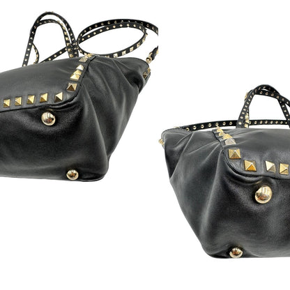 Angoli di una Borsa Valentino Garavani in pelle nera con parti metalliche dorate; impreziosita da borchie piramidali e munita di doppi manici e una tracolla amovibile. Completa di dustbag e cartellino. Originale, usata, di lusso, in ottime condizioni.