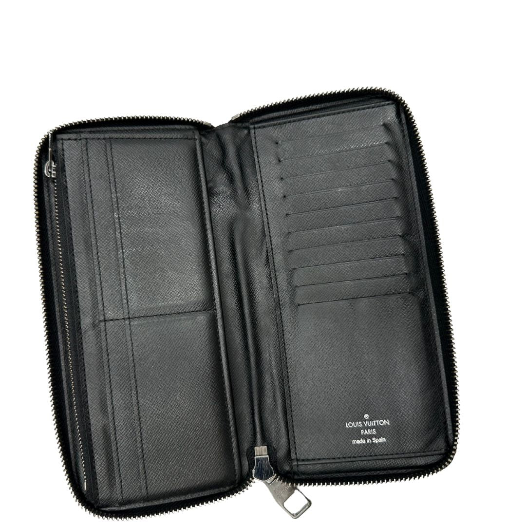 interno  Portafoglio Louis Vuitton in canvas monogram eclipse nero con parti metalliche argentate. Full set, di lusso, originale, ottime condizioni. 