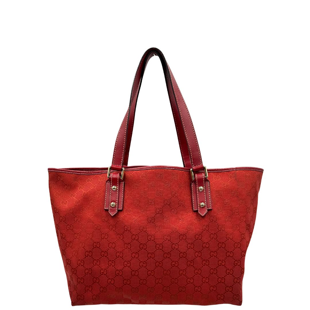 front  Borsa Gucci in tessuto GG color rosso corallo con finiture in pelle tono su tono e parti metalliche dorate; munita di doppi manici, indossabile a spalla. Completa di dustbag, di lusso, originale, usata. 