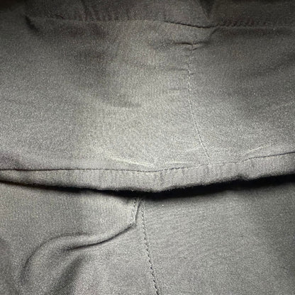 interno della  Borsa Gucci in tessuto nero GG con finiture in pelle tono su tono e parti metalliche dorate; munita di doppi manici, indossabile a spalla. Completa di dustbag, di lusso, originale, ottime condizioni, usata. 