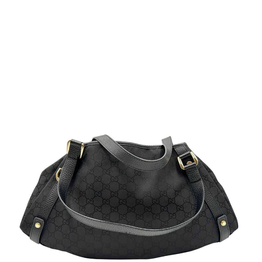 retro  Borsa Gucci in tessuto nero GG con finiture in pelle tono su tono e parti metalliche dorate; munita di doppi manici, indossabile a spalla. Completa di dustbag, di lusso, originale, ottime condizioni, usata. 