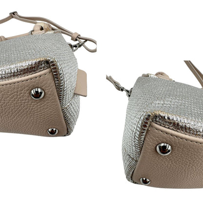 Angoli di una Borsa Zanellato in pelle con effetto midollino color argento metallizzato. con parti metalliche argentate; munita di un manico singolo e una tracolla in pelle nude amovibile e regolabile. Originale, usata, di lusso, in ottime condizioni.