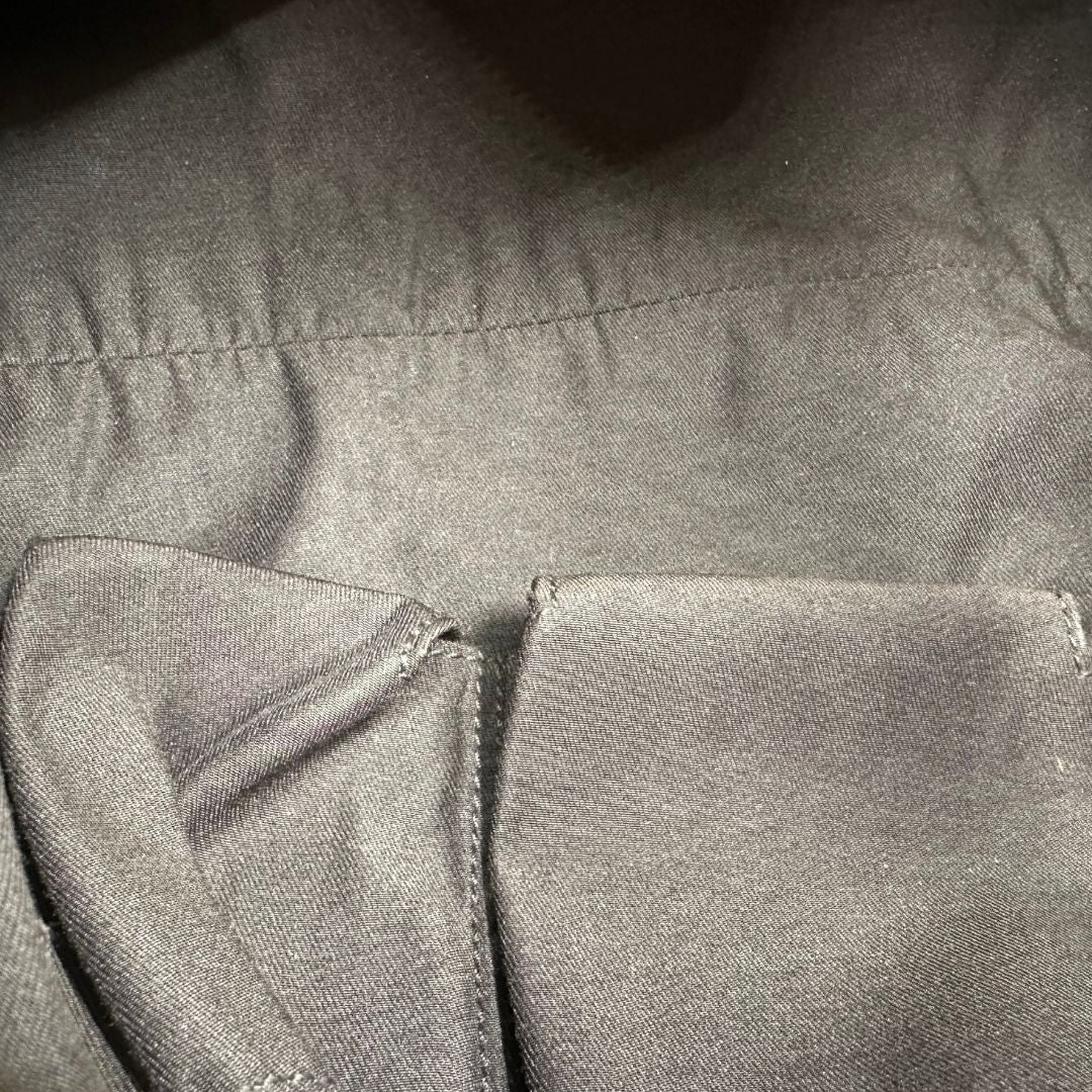 interno  Borsa Gucci in tessuto GG beige con finiture in pelle color avorio e parti metalliche; munita di doppi manici stondati, da portare a mano. Completa di dustbag, di lusso, originale, ottime condizioni, usato. 