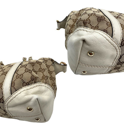 angoli  Borsa Gucci in tessuto GG beige con finiture in pelle color avorio e parti metalliche; munita di doppi manici stondati, da portare a mano. Completa di dustbag, di lusso, originale, ottime condizioni, usato. 