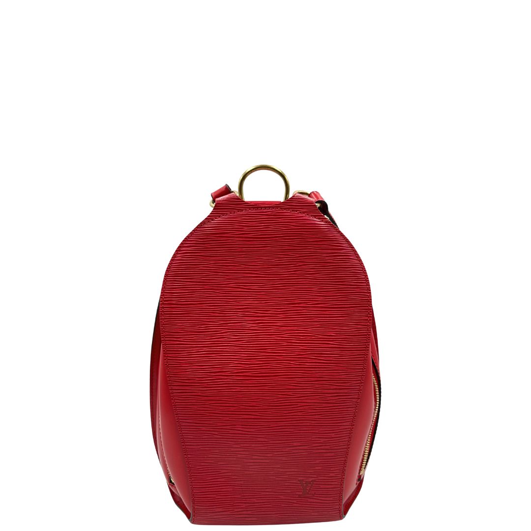 front Zaino Louis Vuitton in pelle epi rossa con parti metalliche dorate; munito di doppie bretelle regolabili e un manico singolo rigido in metallo, di lusso, originale, ottime condizioni, usato. 