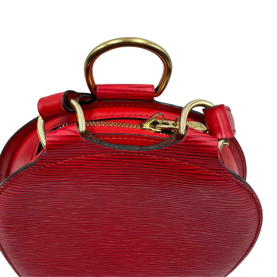 manico singolo Zaino Louis Vuitton in pelle epi rossa con parti metalliche dorate; munito di doppie bretelle regolabili e un manico singolo rigido in metallo, di lusso, originale, ottime condizioni, usato. 