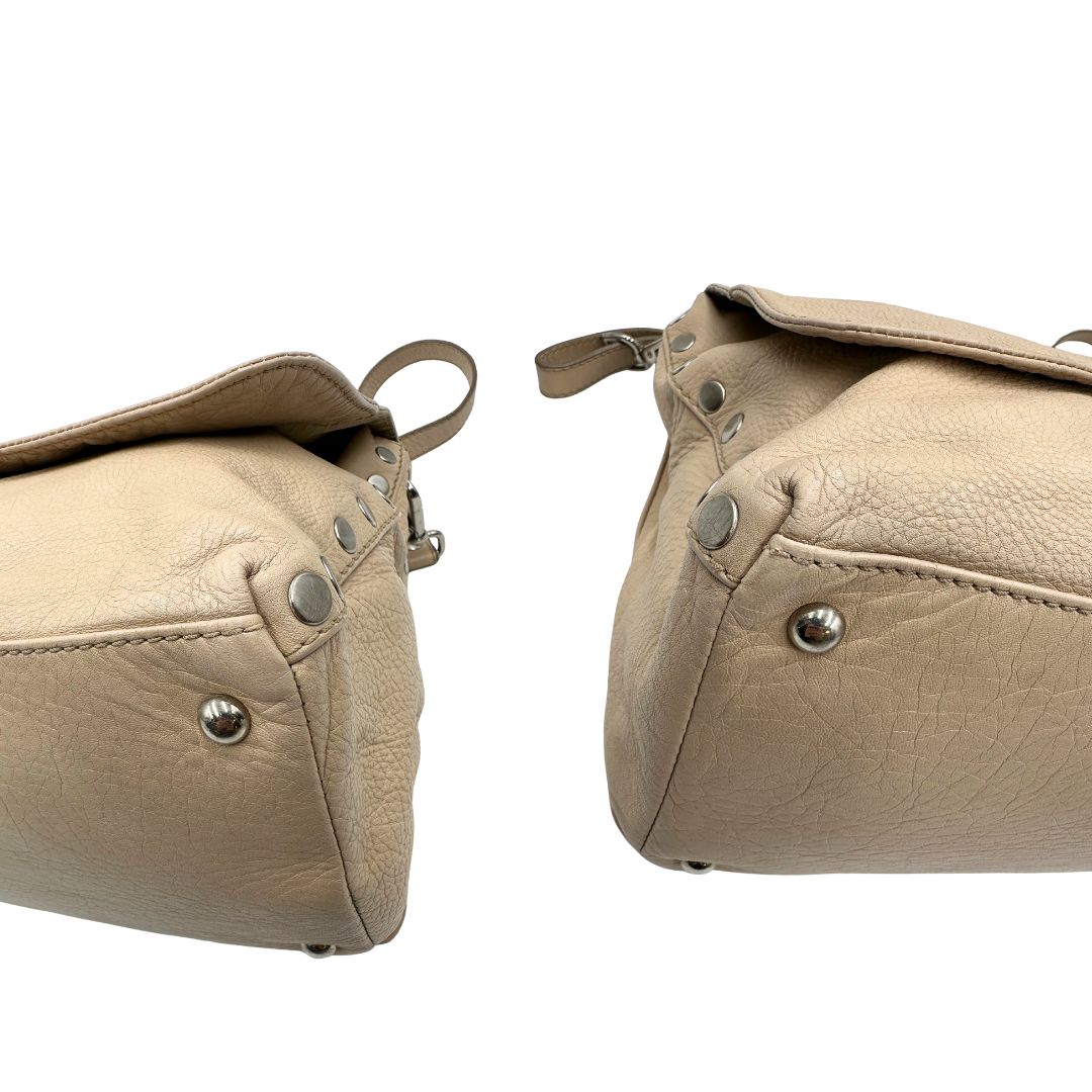 angoli  Borsa Zanellato in pelle martellata beige con parti metalliche argentate; munita di un manico singolo e una tracolla amovibile e regolabile, di lusso, originale, ottime condizioni, usata. 
