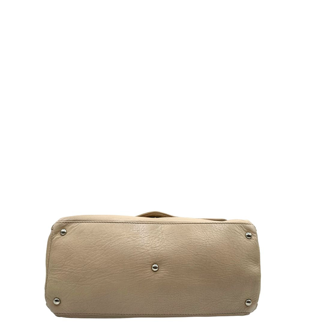 base  Borsa Zanellato in pelle martellata beige con parti metalliche argentate; munita di un manico singolo e una tracolla amovibile e regolabile, di lusso, originale, ottime condizioni, usata.