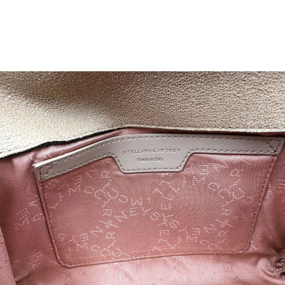 Tascainterna di una Borsa Falabella in tessuto vegano color Beige con parti metalliche argentate; indossabile a tracolla. Originale, usata, di lusso, in ottime condizioni.