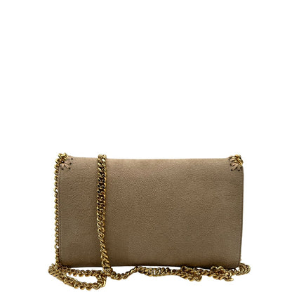 Retro di una Borsa Falabella in tessuto vegano color Beige con parti metalliche argentate; indossabile a tracolla. Originale, usata, di lusso, in ottime condizioni.