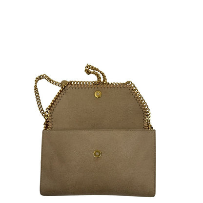 Interno di una Borsa Falabella in tessuto vegano color Beige con parti metalliche argentate; indossabile a tracolla. Originale, usata, di lusso, in ottime condizioni.