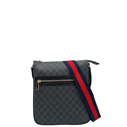 front  Borsa Gucci in canvas GG grigio antracite con parti metalliche argentate; munita di una tracolla Web rossa e blu regolabile. Completa di dustbag, di lusso, originale, ottime condizioni, usata.