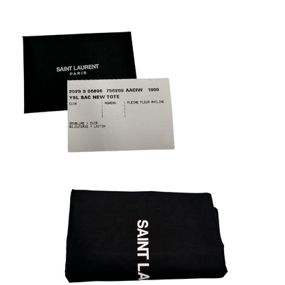 dustbag  Borsa Saint Laurent in pelle nera con maxi logo sul front; munita di doppi manici, indossabile a spalla. Completa di dustbag, di lusso, originale, eccellenti condizioni. 