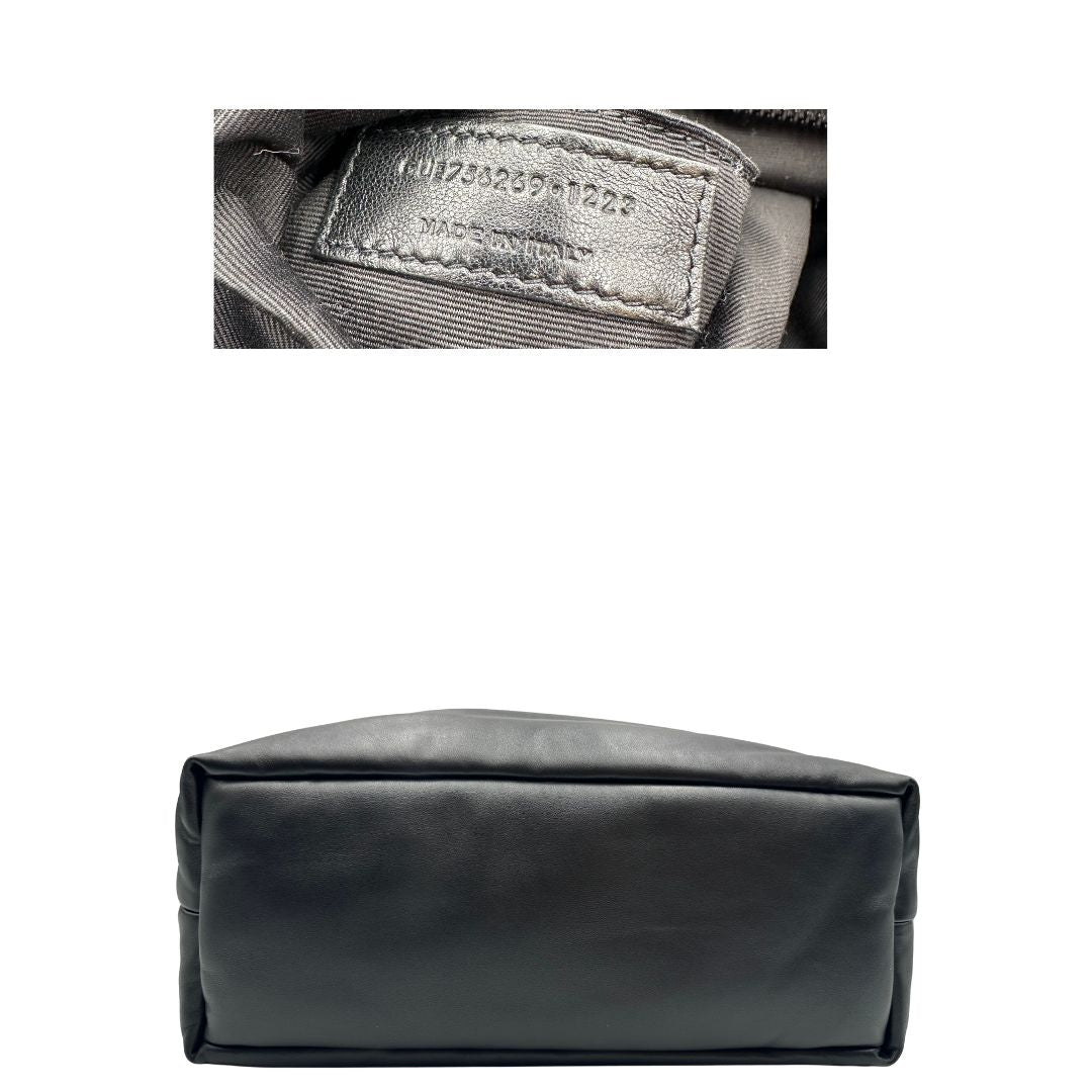 base  Borsa Saint Laurent in pelle nera con maxi logo sul front; munita di doppi manici, indossabile a spalla. Completa di dustbag, di lusso, originale, eccellenti condizioni. 