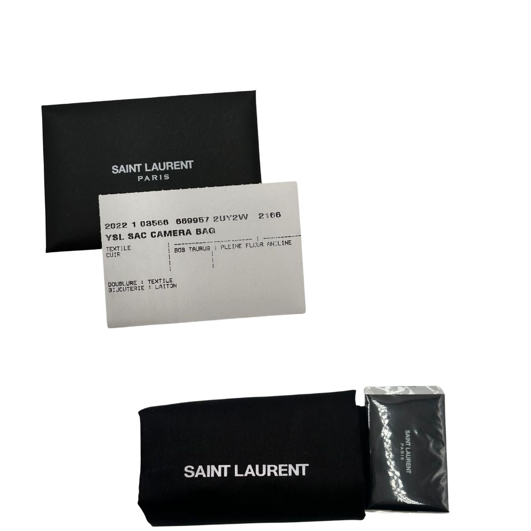 dustbag  Borsa Saint Laurent in canvas marrone con mini loghi Cassandre, parti metalliche dorate e finiture in pelle color cognac; munita di una tracolla leggermente regolabile. Completa di dustbag, di lusso, originale, eccellenti condizioni, usata. 