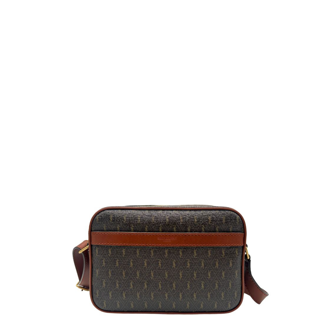 front  Borsa Saint Laurent in canvas marrone con mini loghi Cassandre, parti metalliche dorate e finiture in pelle color cognac; munita di una tracolla leggermente regolabile. Completa di dustbag, di lusso, originale, eccellenti condizioni, usata. 