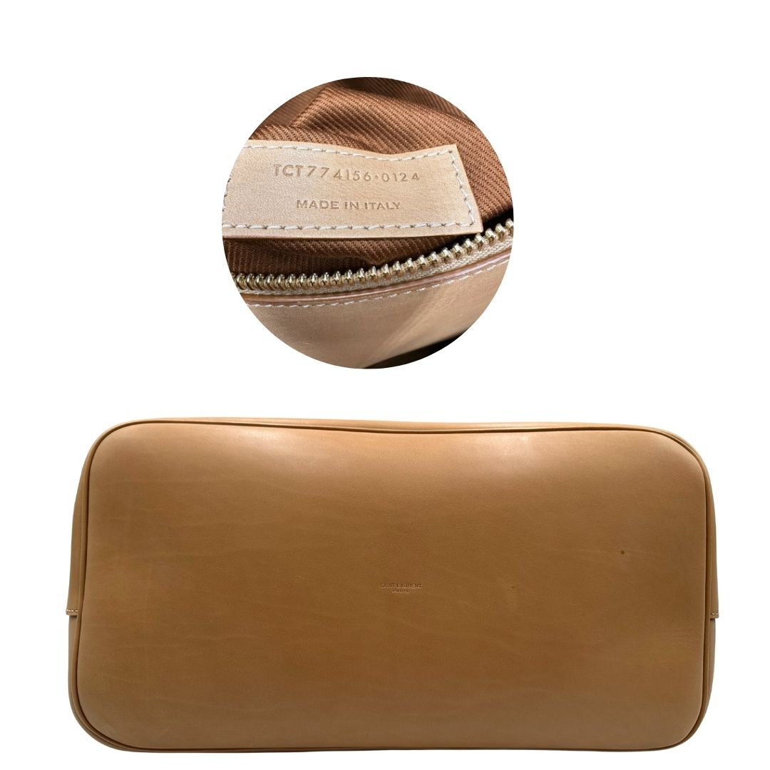 base  Borsa Saint Laurent in pelle beige con logo Rive Gauche sul front; munita di doppi manici, indossabile a spalla. Completa di dustbag, di lusso, originale, ottime condizioni, usata. 