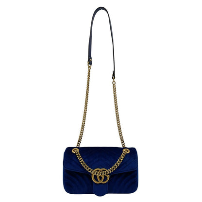 front Borsa Gucci in velluto blu con parti metalliche dorate. Tracolla scorrevole con spallaccio in pelle, indossabile a spalla o a tracolla. Completa di dustbag, di lusso, originale, ottime condizioni, usata. 
