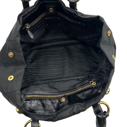 interno  Borsa Prada in nylon nero con parti metalliche dorate e manici in pelle lucida; impreziosita da pietre su tutta la superficie del front; munita di doppi manici stondati, di lusso, originale, ottime condizioni, usata. 