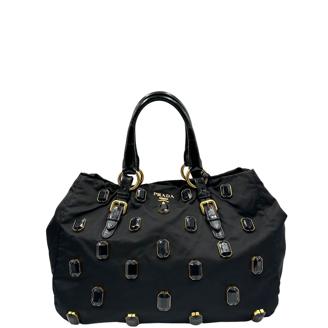 front  Borsa Prada in nylon nero con parti metalliche dorate e manici in pelle lucida; impreziosita da pietre su tutta la superficie del front; munita di doppi manici stondati, di lusso, originale, ottime condizioni, usata. 