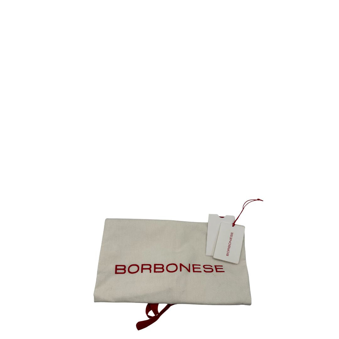 dustbag  Borsa Borbonese in pelle martellata rosa con parti metalliche dorate; munita di doppi manici e una tracolla amovibile. Completa di dustbag, di lusso, originale, usata.